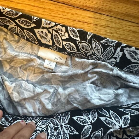 J. Jill Leaf Pattern Faux Wrap Skirt – Women’s MP – Flowy & Feminine - Picture 3 of 6